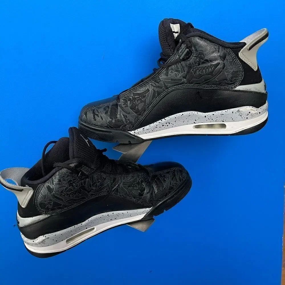 Jordan Two3 Leather Size 8.5 311046-002 Basketball Shoes. Black Gray